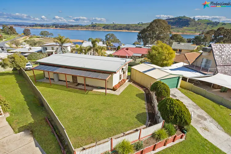 4 Hillcrest Avenue, Bellbridge VIC 3691