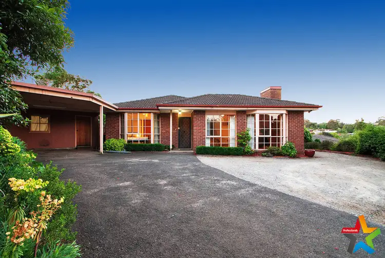 Second view of Homely house listing, 3 Dyson Court, Mooroolbark VIC 3138