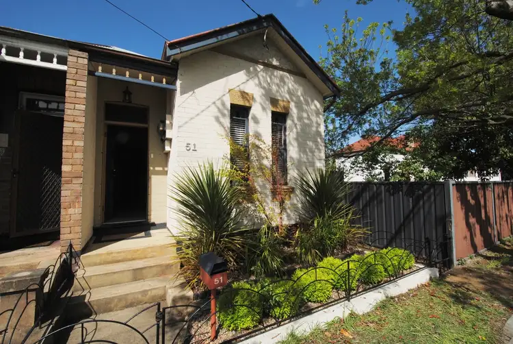 51 Read Avenue, Lithgow NSW 2790