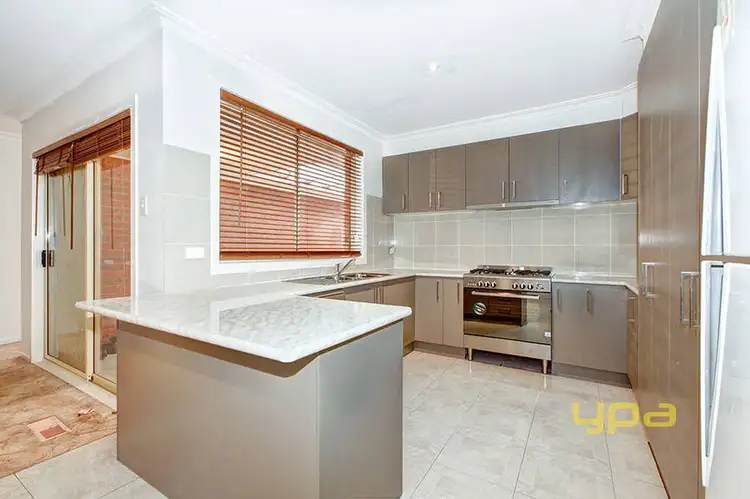 30 Messina Crescent, Taylors Lakes VIC 3038