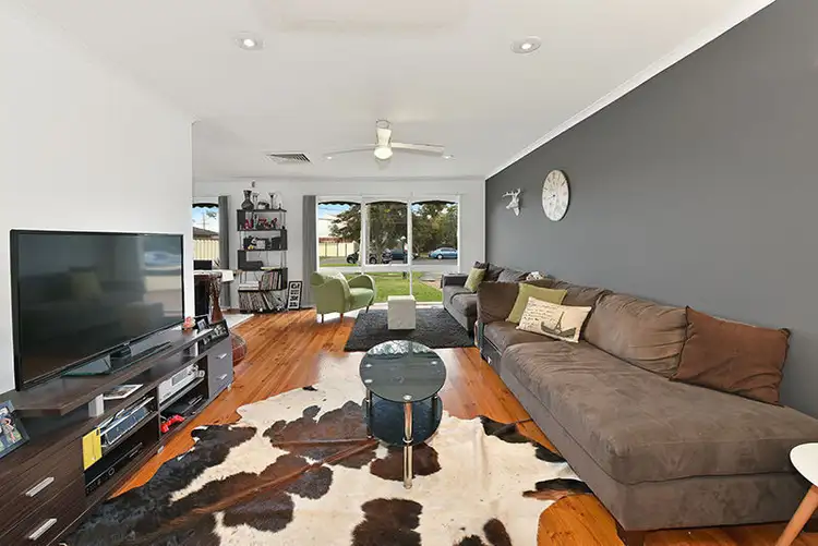 Second view of Homely house listing, 6 Ronald Close, Gladstone Park VIC 3043