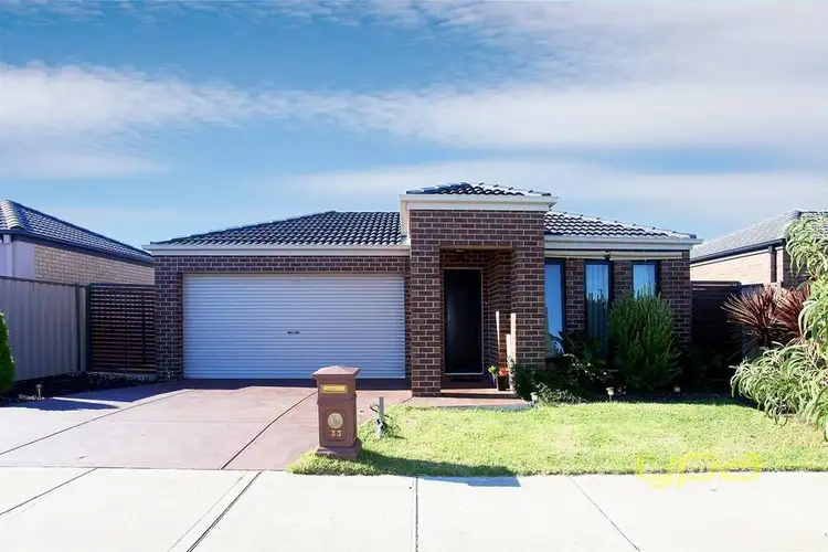 33 Cunningham Chase, Burnside VIC 3023