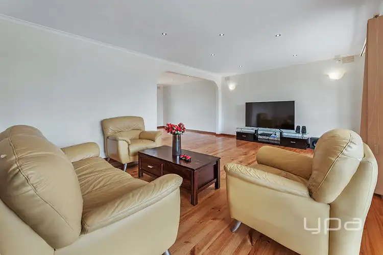 Second view of Homely house listing, 5 Aris Court, Craigieburn VIC 3064