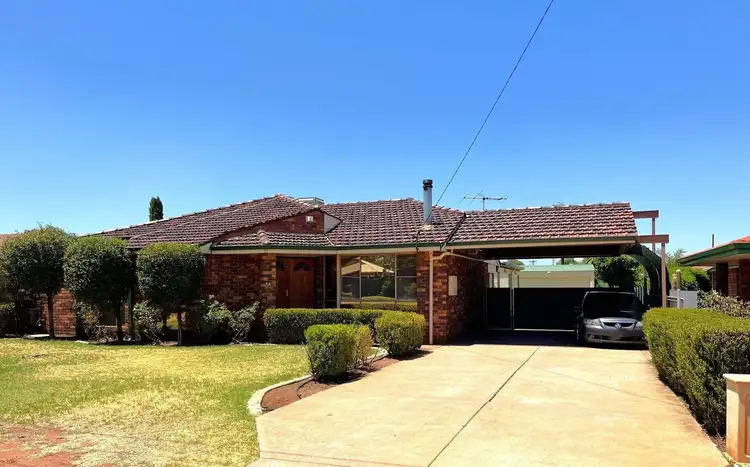 11 Robertson Street, West Lamington WA 6430