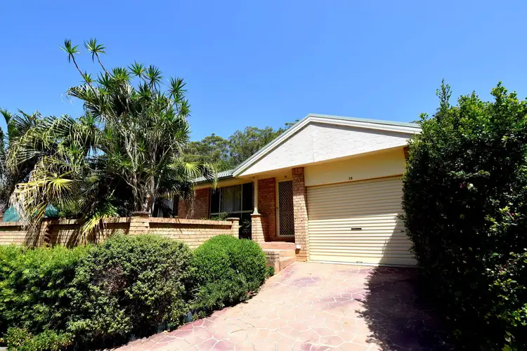 Main view of Homely townhouse listing, 19/1 Hillview Crescent, Tuggerah NSW 2259
