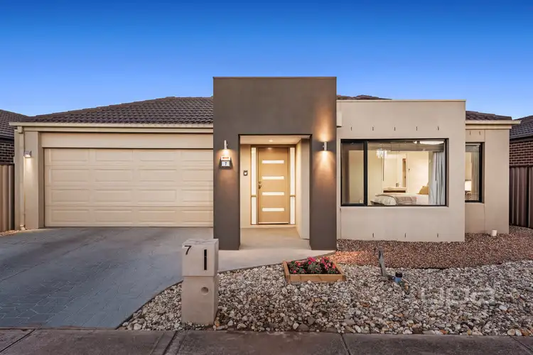 7 Peartree Grove, Burnside Heights VIC 3023