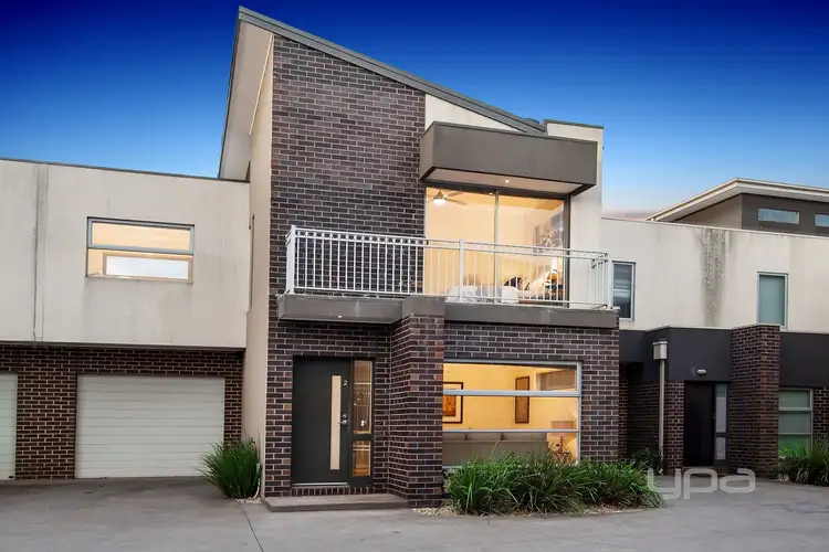 2/1 Dargi Green, Caroline Springs VIC 3023