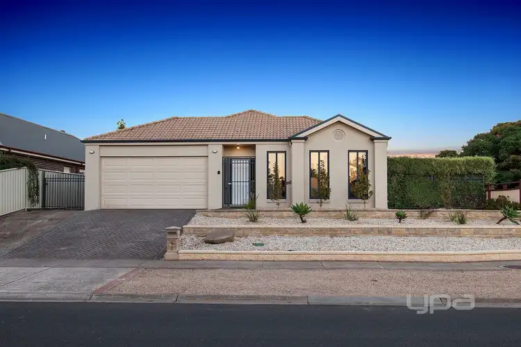 2 Bushy Park Avenue, Caroline Springs VIC 3023