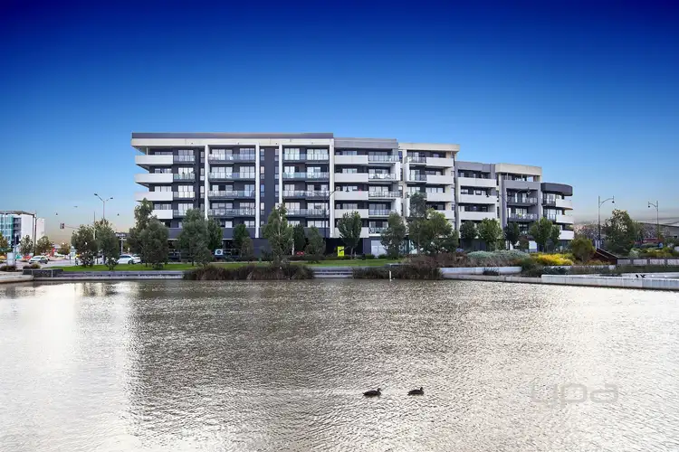 150/73 Lake Street, Caroline Springs VIC 3023