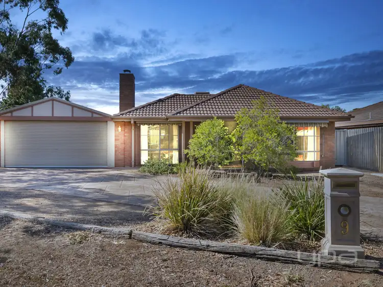 9 Raglan Court, Kurunjang VIC 3337