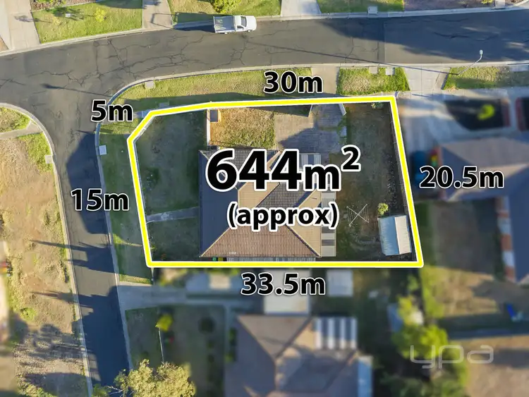 8 Christina Crescent, Kurunjang VIC 3337