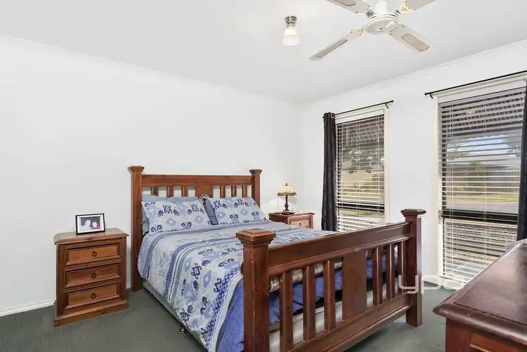 Fifth view of Homely house listing, 19 Fingleton Cres, Sunbury VIC 3429