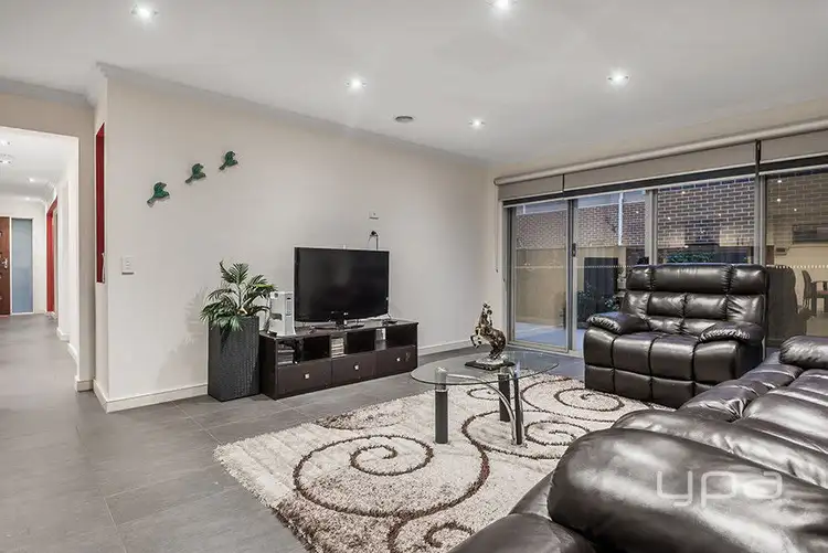 Second view of Homely house listing, 6 Mallard Circuit, Craigieburn VIC 3064