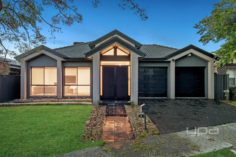2 Tucker Place, Caroline Springs VIC 3023