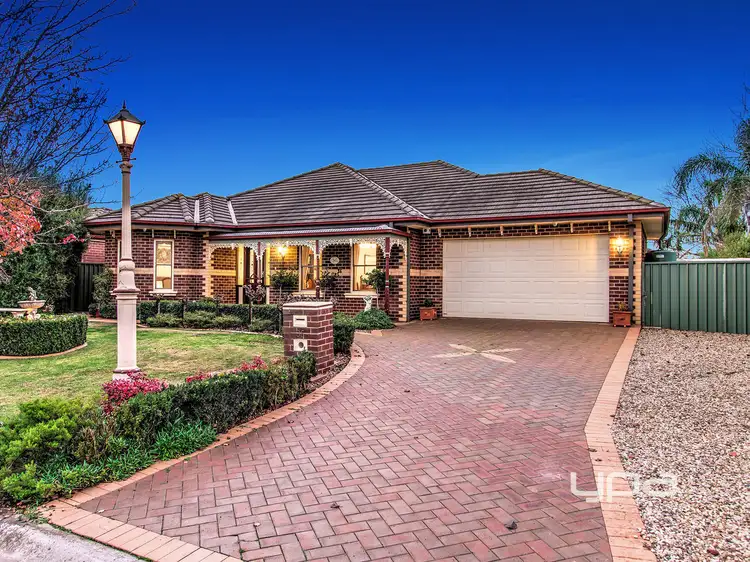 35 Kyneton Circuit, Caroline Springs VIC 3023