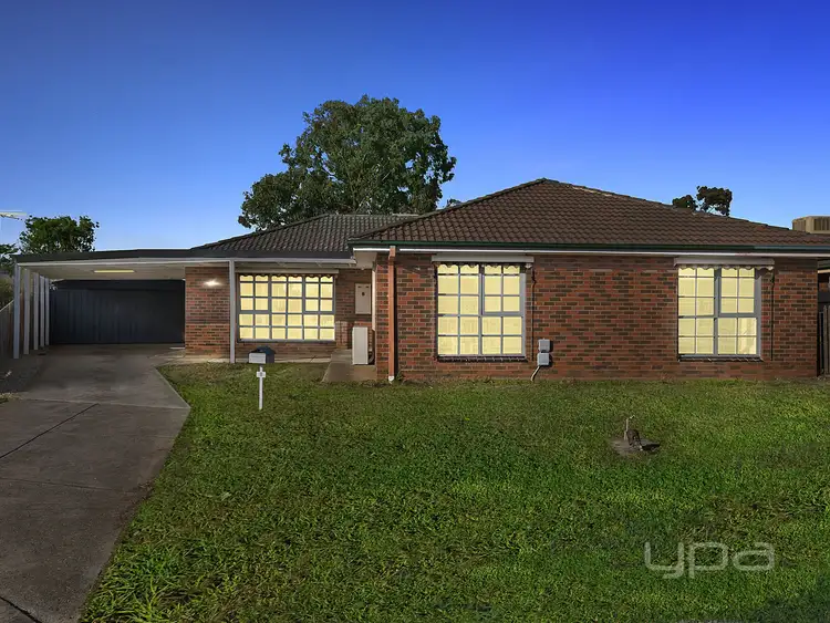 8 Dougal Court, Kurunjang VIC 3337