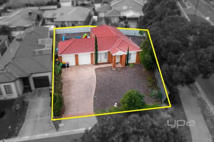 Fourth view of Homely house listing, 8 Patterson Close, Caroline Springs VIC 3023