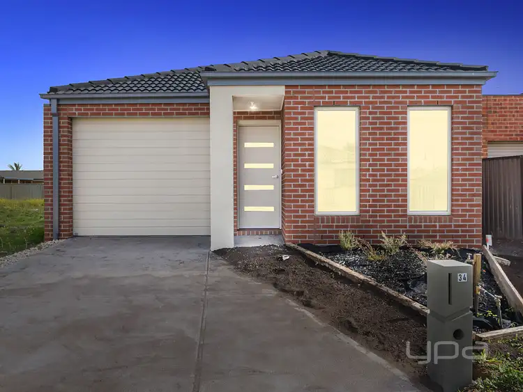 34 Lakewood Boulevard, Melton VIC 3337