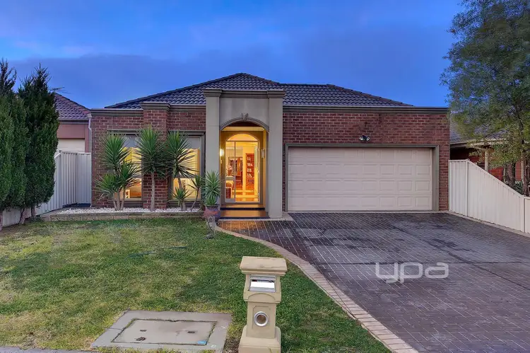 15 Aldercress Close, Craigieburn VIC 3064