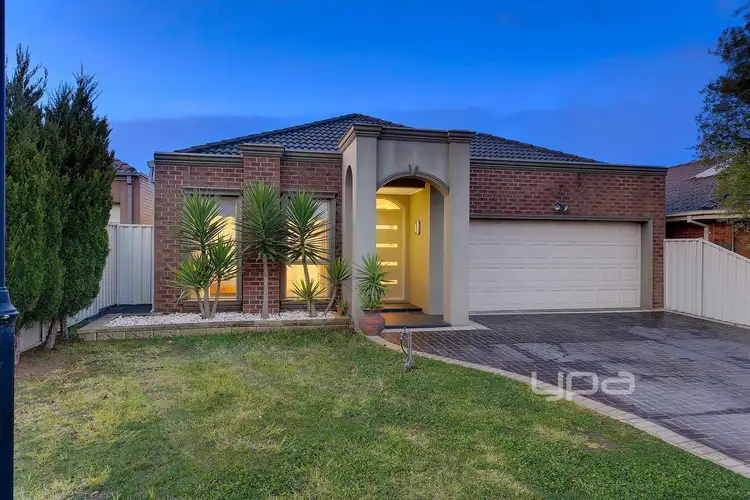 Second view of Homely house listing, 15 Aldercress Close, Craigieburn VIC 3064