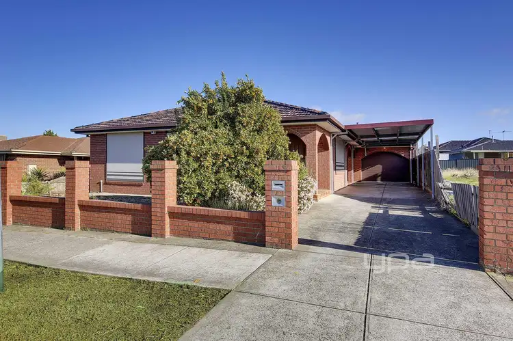 15 Mitchell Crescent, Meadow Heights VIC 3048
