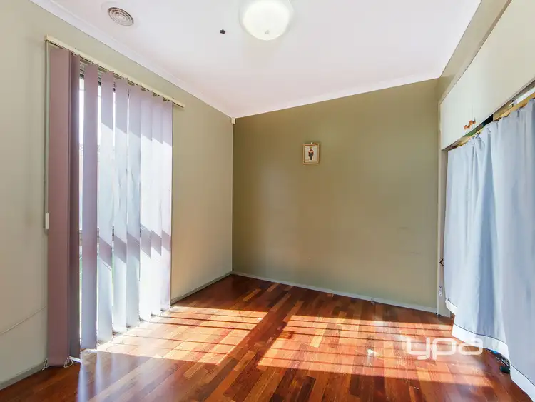 Fifth view of Homely house listing, 8 Penola Close, St Albans VIC 3021