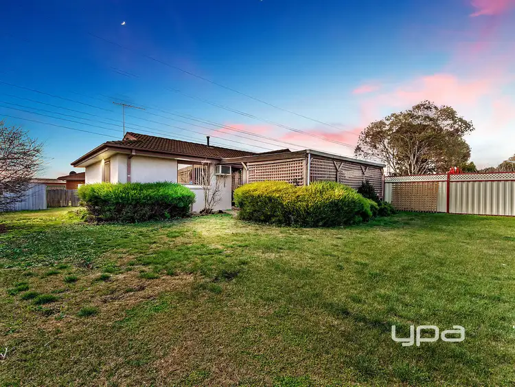 Seventh view of Homely house listing, 8 Penola Close, St Albans VIC 3021