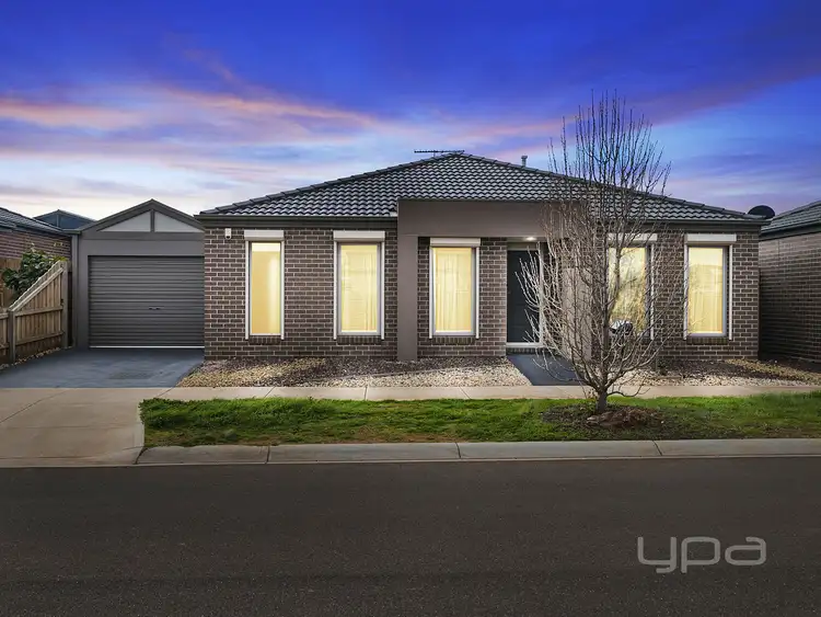 16 Forde Avenue, Melton South VIC 3338