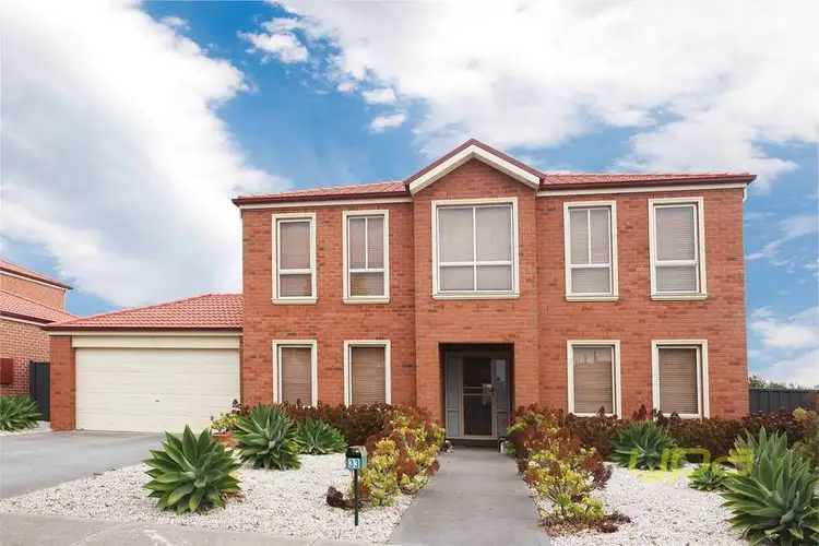 33 Heysen Parkway, Caroline Springs VIC 3023