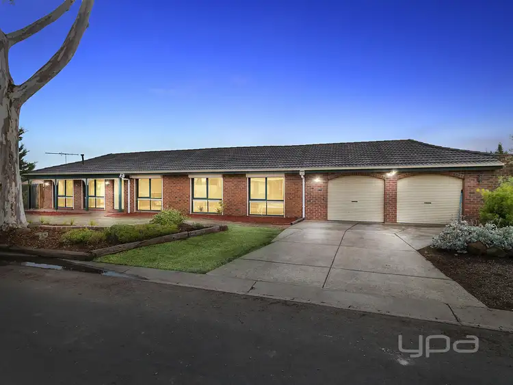 11 Hilton Way, Melton West VIC 3337