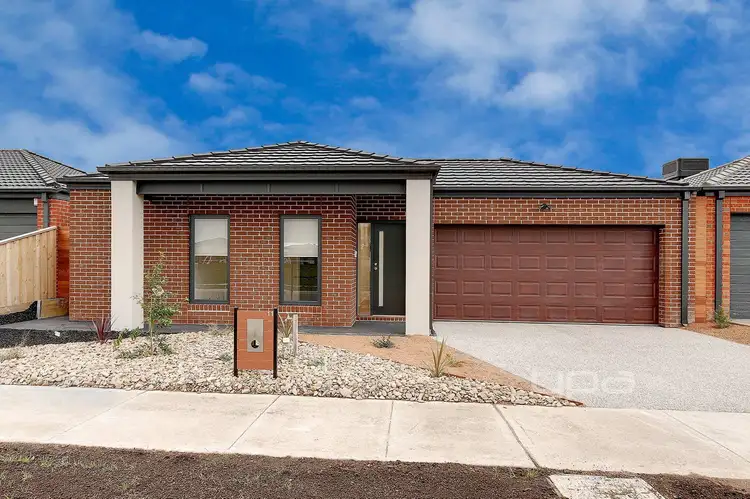 11 Arlington Park Parade, Mickleham VIC 3064
