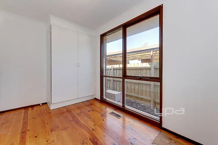 Fifth view of Homely house listing, 10 Bowes Place, Craigieburn VIC 3064