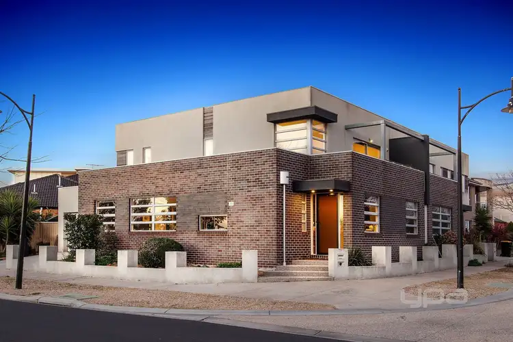 19 Buckley Way, Caroline Springs VIC 3023