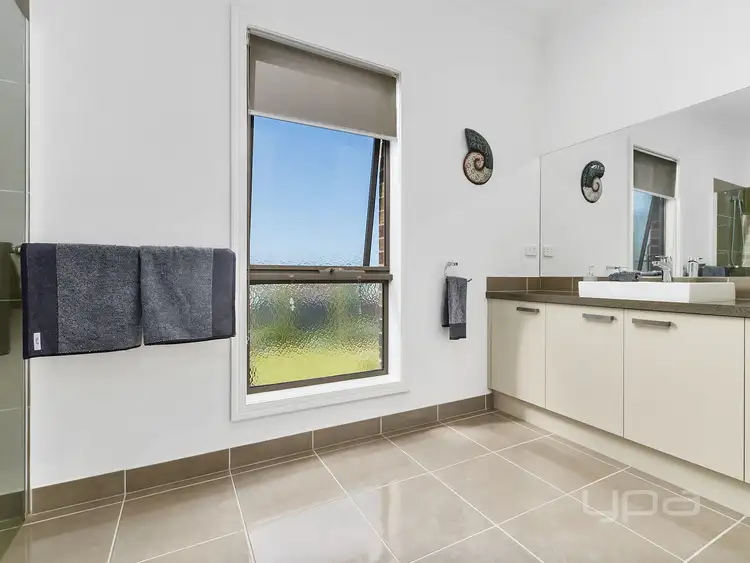 Fifth view of Homely house listing, 2 Fairway Crescent, Darley VIC 3340