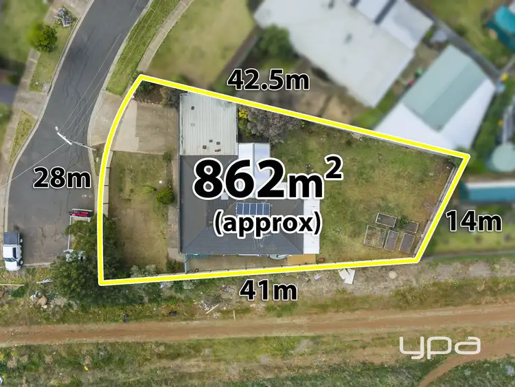 13 Cook Road, Melton South VIC 3338