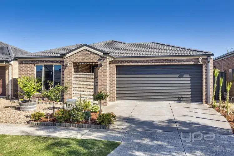 17 Finsbury Crescent, Manor Lakes VIC 3024