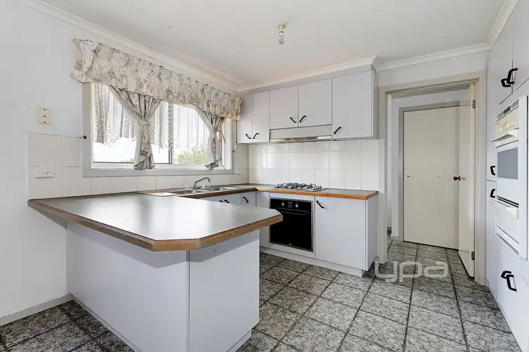Fifth view of Homely house listing, 8 Wilga Court, Meadow Heights VIC 3048