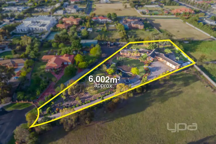 10 Robinia Close, Hillside VIC 3037