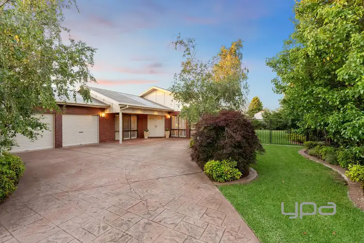 4 Haveaux Street, Werribee VIC 3030