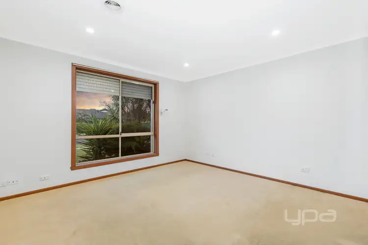 Sixth view of Homely house listing, 8 Prior Court, Delahey VIC 3037