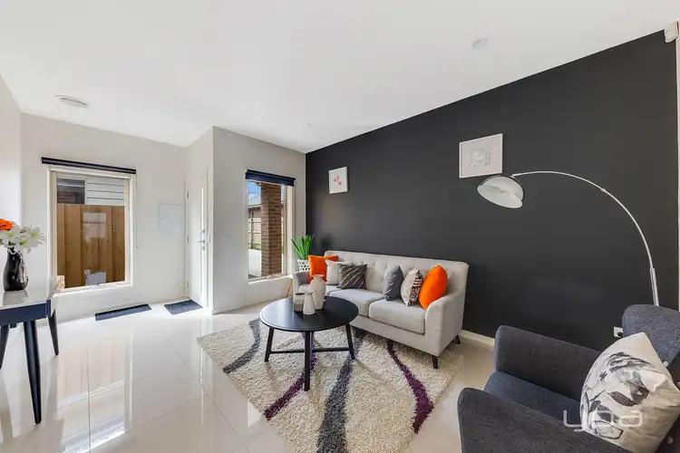 2/24 Errington Road, St Albans VIC 3021