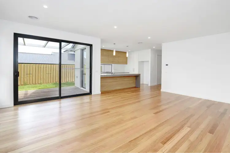 2/1 Cowley Street, Mccrae VIC 3938