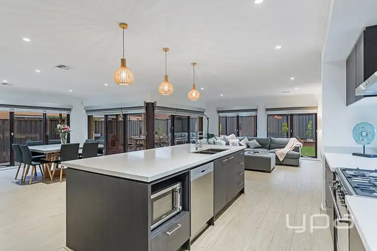 Third view of Homely house listing, 6 Divan Place, Craigieburn VIC 3064