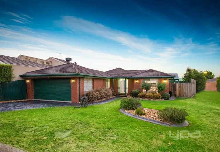 8 Oakmont Court, Hillside VIC 3037