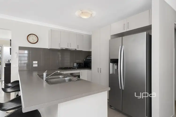 Second view of Homely house listing, 8 Dulverton Court, Sunbury VIC 3429