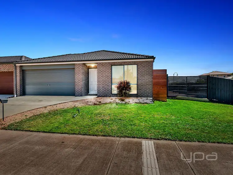 15 Turf Club Boulevard, Melton South VIC 3338