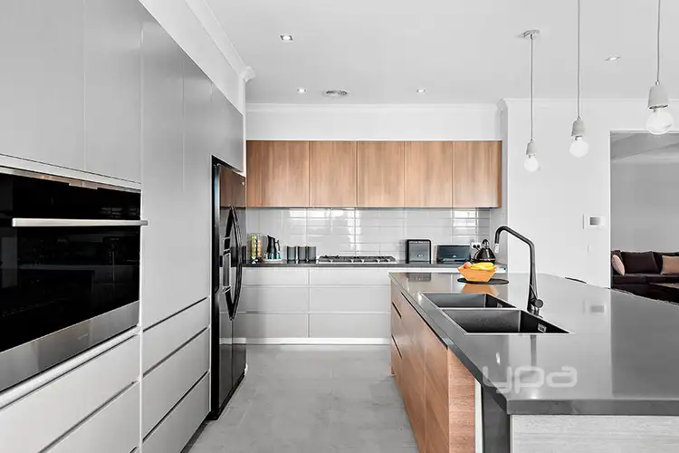 Seventh view of Homely house listing, 33 Brentwick Drive, Craigieburn VIC 3064