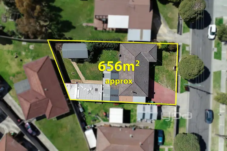 Second view of Homely house listing, 18 Milburn Place, Craigieburn VIC 3064