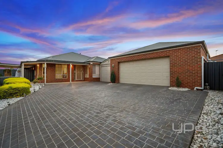 9 Stringybark Close, Manor Lakes VIC 3024