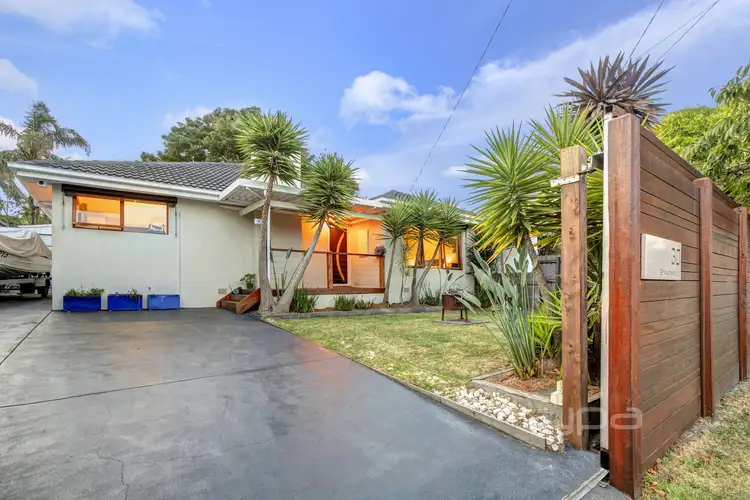 30 Stradbroke Avenue, Frankston South VIC 3199